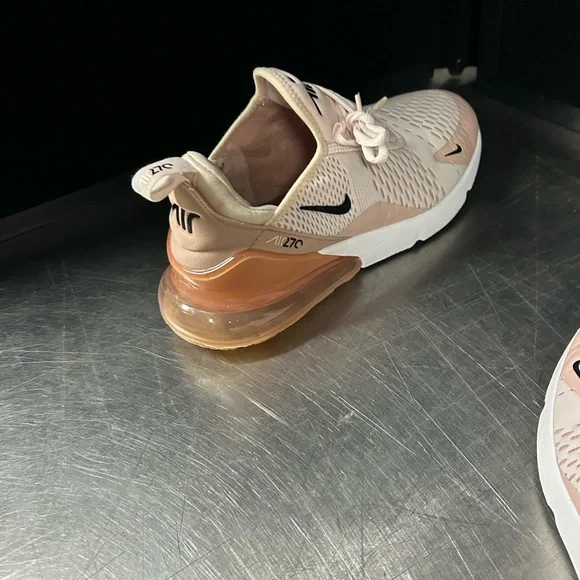 Nike Air Max 270 Size 9 Women’s - Picture 9 of 11